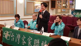 賴清德出席客家活動民進黨主席賴清德（中）12日獲民進黨提名成為2024總統參選人，首場活動是出席客家社團座談。（民進黨提供）中央社記者葉素萍傳真  112年4月12日
