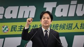 民進黨提名賴清德參選2024總統（2）民進黨中執會12日提名黨主席賴清德角逐2024總統大選，他在會中發表談話表示，未來他將凝聚人民的力量，建立民主共同體，團結國家，從容因應威權主義的威脅，以及處理國內外的各項挑戰。中央社記者王飛華攝  112年4月12日