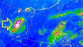 中南半島紫色一大片！鄭明典揭「強對流還不會抵台」：梅雨季再等等。（圖／翻攝自鄭明典臉書）
