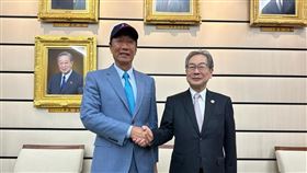 郭台銘日本行拜會經團連副會長久保田政一