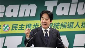 賴清德獲民進黨提名參選2024總統（2）民進黨中執會12日提名兼任黨主席的副總統賴清德代表角逐2024總統大選，賴清德表示，台灣沒有統獨問題，民主才是台灣人民最大的共識。唯有持續壯大中華民國台灣，守護民主自由現狀，才是正確道路。中央社記者王飛華攝  112年4月12日