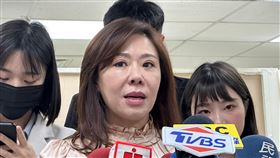 李彥秀宣布投入國民黨立委初選國民黨台北市議員李彥秀（中）31日宣布投入北市第4選區（內湖、南港）黨內立委初選，她上午在市議會接受媒體聯訪表示，黨內初選是民主機制過程，大家君子之爭，決定參選就有信心通過初選。中央社記者劉建邦攝  112年3月31日