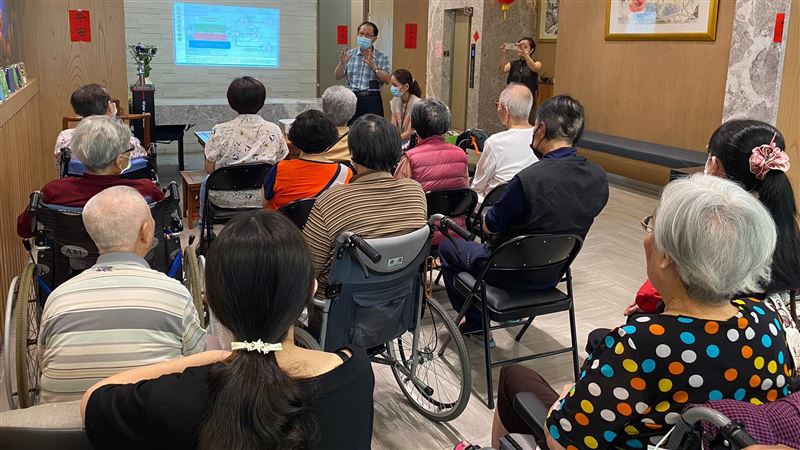 長照機構新規　陪伴探視符合2條件免捅鼻