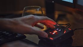 EPOS全新升級的GSX 1000第2代遊戲音效卡具備獨家EPOS 7.1虛擬環繞音效技術。（圖／品牌提供）