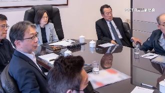 打臉藍證據曝！國安高層會議賴坐總統旁邊