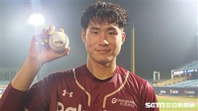 ▲宋嘉翔與首轟球合影。（圖／記者蕭保祥攝影）