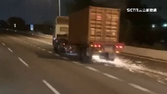 國道擦出火花　拖板車「車梁斷」高速磨地