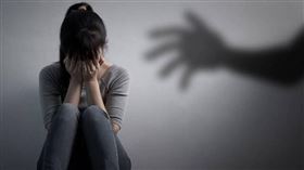 ▲屏東「潮州惡狼」隨機搶劫2名女性，還性侵其中一名被害人。（示意圖／123RF）