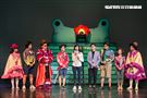 阿甯咕劇團團長蘇麗媚率導演高天恒、演員李培松、嘎造．伊漾、陳敬萱出席舞台劇《阿甯咕又闖禍了YA～》神秘嘉賓藍鈞天與吳定謙站台。（圖／記者楊澍攝影）