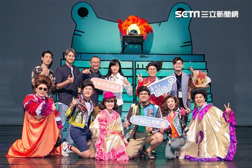 阿甯咕劇團團長蘇麗媚率導演高天恒、演員李培松、嘎造．伊漾、陳敬萱出席舞台劇《阿甯咕又闖禍了YA～》神秘嘉賓藍鈞天與吳定謙站台。（圖／記者楊澍攝影）