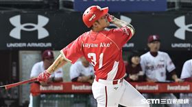 ▲味全龍一壘手林智勝德州安打送回李凱威。（圖／記者劉彥池攝影）