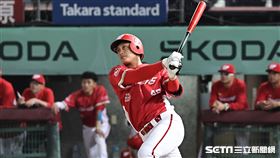 ▲味全龍三壘手劉基鴻炸裂陽春砲。（圖／記者劉彥池攝影）