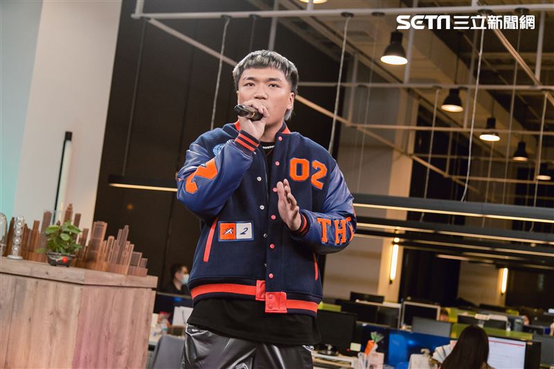 小記者大明星阿跨面三立新聞網專訪。 （圖／記者楊澍攝影）