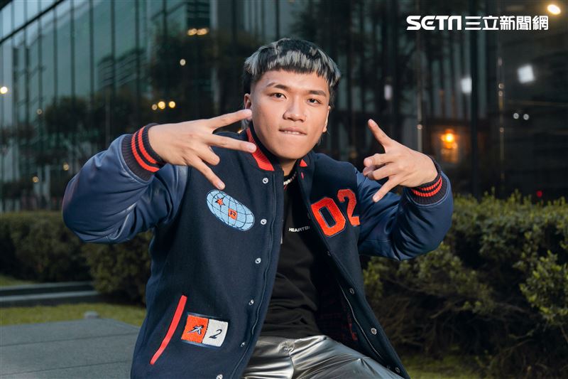 小記者大明星阿跨面三立新聞網專訪。 （圖／記者楊澍攝影）