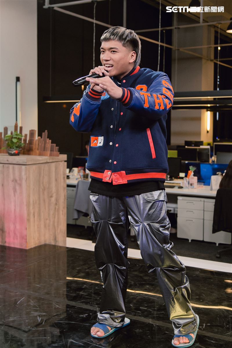 小記者大明星阿跨面三立新聞網專訪。 （圖／記者楊澍攝影）