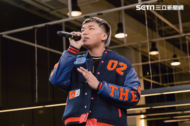 小記者大明星阿跨面三立新聞網專訪。 （圖／記者楊澍攝影）