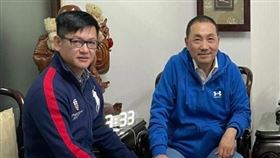 劉哲彰曬出與侯友宜合照，宣布退出初選。（圖／翻攝「新北市議員 劉哲彰」臉書）