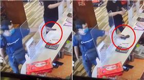 餐廳拒狗入內！2寶爸氣炸「亮槍」恐嚇店員　網驚：最差身教（爆料公社）