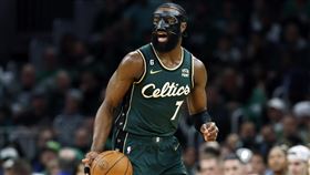 ▲布朗（Jaylen Brown）因面部骨折，季後賽仍戴著面具上場，但不影響表現拿下29分。（圖／美聯社／達志影像）
