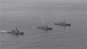 日美韓軍艦日本海聯合演訓  反制北韓射飛彈由於18日北韓朝日本海發射洲際彈道飛彈（ICBM）級的飛彈，日本自衛隊、美軍、南韓軍方的船艦22日在日本海實施聯合演訓。（日本防衛省提供）中央社記者楊明珠東京傳真  112年2月22日
