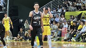 鋼鐵人林書豪、國王林書緯上半場命中率都不佳。（圖／記者蔡厚瑄攝影）