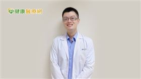 嘉義基督教醫院胃腸肝膽科張力仁醫師呼籲，放置金屬支架可以大幅提升膽管堵塞病患的生活品質，建議病人及家屬應該與醫療團隊多溝通相信醫師的判斷，才不會錯過最佳黃金治療期。