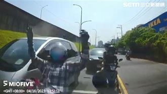 休旅車連撞4車！害女騎士彈飛車禍影像曝