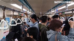 0417大眾運輸口罩解禁首日(記者陳弋攝)