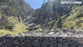 40歲女塔關山墜30m深崖。（圖／翻攝畫面）