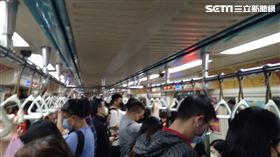 ０４１７捷運口罩（記者黃仲丘攝）