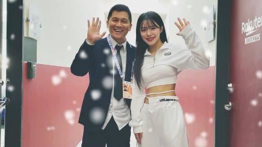 李多慧緊貼男主播　2合照流出動作引眾怒