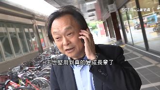 終於換智慧型手機　王世堅尬笑：會2功能