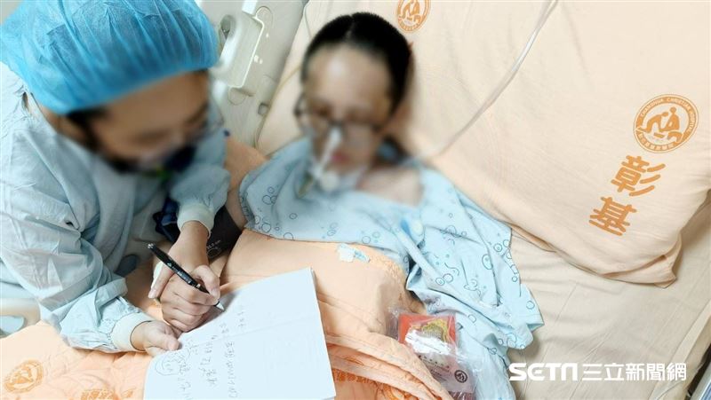 昏迷一個月後醒來　勇敢媽媽再手術求集氣