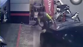 竹北,擋車,轎車,滑行（圖／翻攝自TikTok）