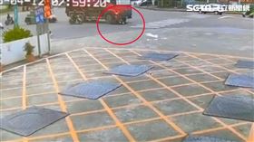 機車女騎士，混凝土車撞倒，輾過，下半身，截肢，驚悚(圖／翻攝畫面)