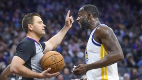▲勇士前鋒格林（Draymond Green）在末節被吹二級惡意犯規直接驅逐出場。（圖／美聯社／達志影像）