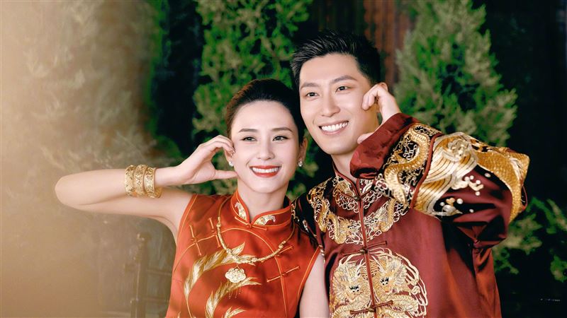賭王千金出嫁金光閃閃　絕美婚紗照曝光