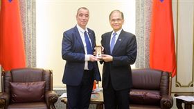 錫堃今（18）日接見法國國民議會友台小組主席博多黑訪團。（圖／游錫堃辦公室提供）