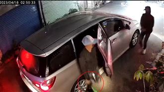 怕人不知道？惡徒持螢光球棒砸車畫面曝光