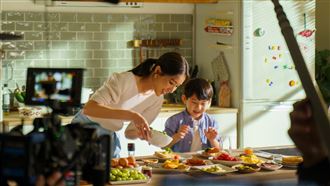 隋棠新劇《壞蛋》上映　戲外想3兒急回家