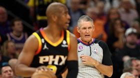 ▲太陽隊保羅（Chris Paul）末節5投4中，拒絕連敗魔咒。（圖／路透社／達志影像）