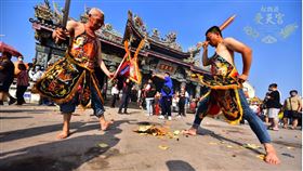 ▲受天宮本身有系統健全的「乩文化」。（圖／截取至松柏嶺受天宮粉絲專頁）