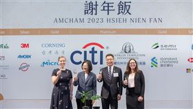 蔡英文總統今（19）日晚間出席「台灣美國商會」（AmCham Taiwan）2023謝年飯。（圖／總統府提供)