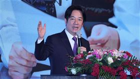 賴清德：持續強化國防連結盟友  不讓戰爭發生副總統賴清德19日晚間出席公開活動時表示，和平無價、戰爭沒有贏家，發動戰爭固然可傷台，但所掀起的全球災難，恐怕連中國也無法承擔，台灣未來將持續強化國防，連結盟友產生震懾、不讓戰爭發生。中央社記者王飛華攝  112年4月19日