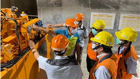 南水局加強防汛整備  盼迎春雨中央氣象局預報將有鋒面接近南台灣，可能帶來降雨，水利署南區水資源局19日表示，已完成轄管水利設施安全檢複查、防汛操作演練等整備預防作業，並已邀集轄區相關機關研商，加強汛期防救災資訊橫向聯繫及合作。（南區水資源局提供）中央社記者楊思瑞台南傳真  112年4月19日