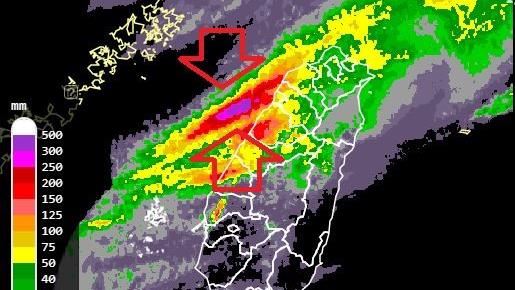 雷雨炸台中積水淹成河！鄭明典揭暴雨成因