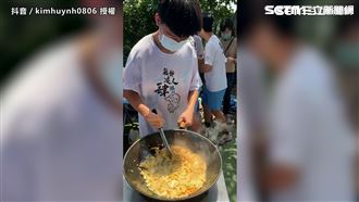 14歲國中弟「炒飯」超強　快手翻鍋帥炸