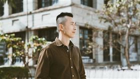 富察延賀線上說書 一次了解中國紀實三部曲八旗文化創辦人富察延賀將參與中央書局線上說書，主講何偉「江城」，延伸書單是何偉寫的「尋路中國」、「甲骨文」，這3本也是何偉的「中國紀實三部曲」。（中央書局提供）中央社記者趙靜瑜傳真　110年7月5日