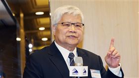 巴菲特投資台積電  魏哲家：成績好就會反映價值股神巴菲特買進台積電美國存託憑證（ADR）一事，台積電總裁魏哲家（圖）17日出席玉山科技論壇時表示，希望能有正面影響；對台積電最重要的是技術、生產與客戶信任，只要成績很好，一定會反映價值。中央社記者郭日曉攝  111年12月17日