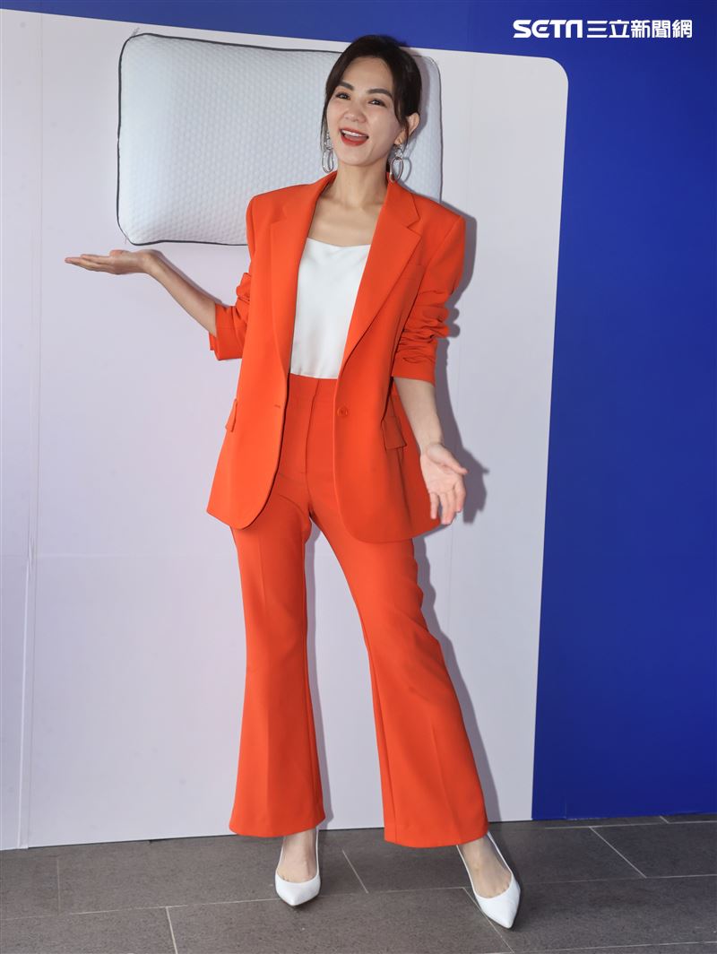 Ella床墊代言大談與老公房事與兒子。（記者邱榮吉/攝影）